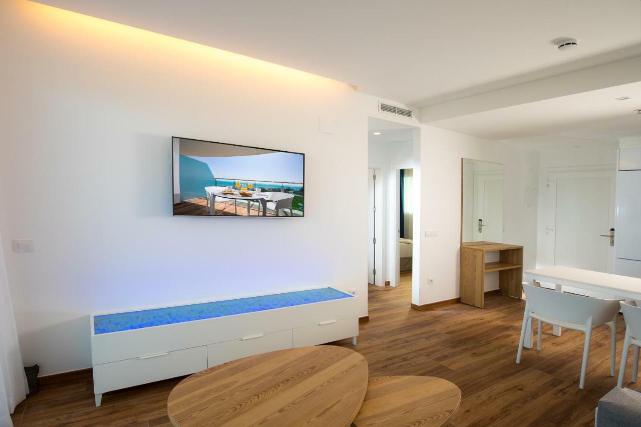Apartment with Pool and Sea View